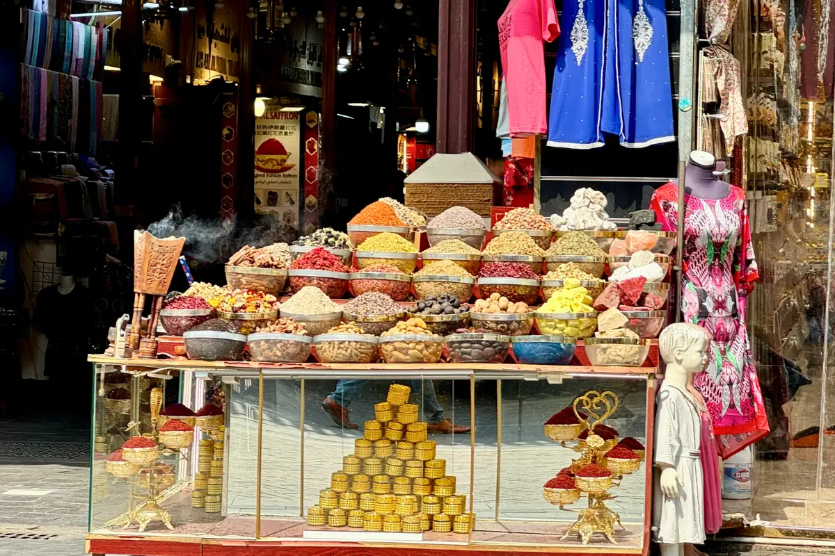 Tour Dubai tháng 6 - Chợ gia vị Spice Souk
