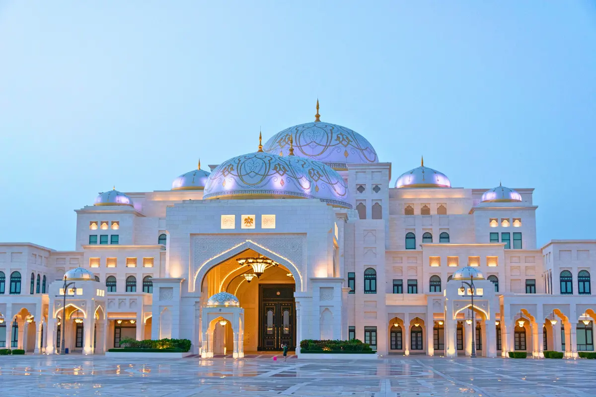 Dubai - Abu Dhabi | Tháng 6 2025 | Emirates 5 sao