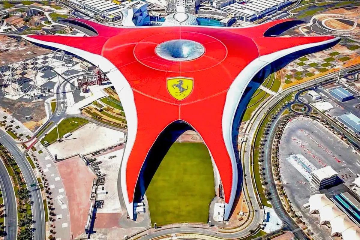 Tour Dubai tháng 6 - Ferrari World