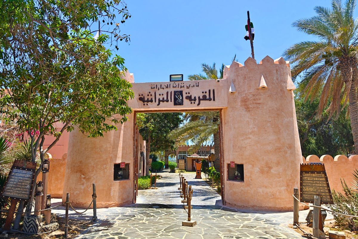 Tour Dubai tháng 6 - Làng di sản Herritage Village