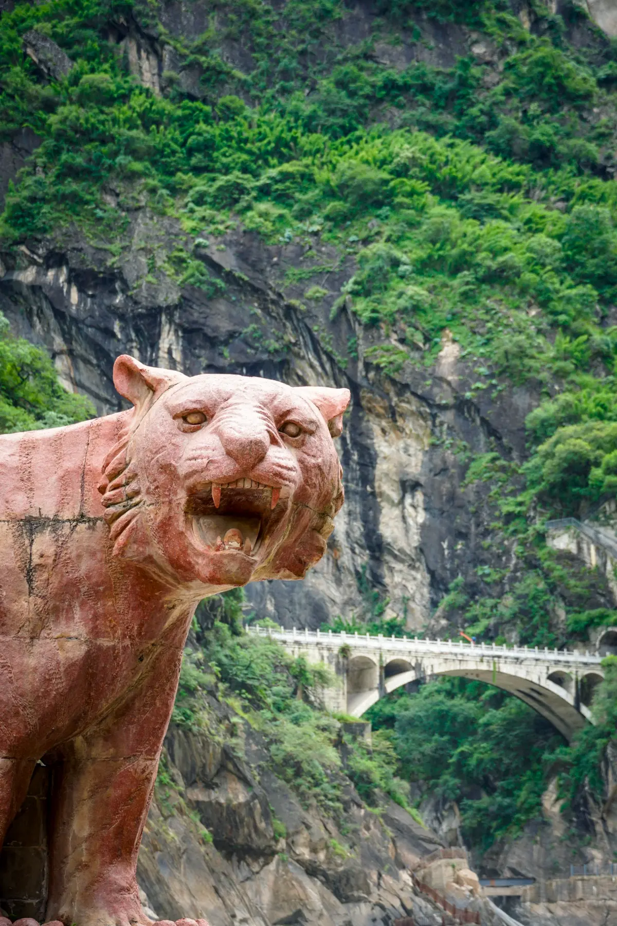 Hẻm Hổ Nhảy hùng vĩ trong chuyến du lịch Lệ Giang Đại Lý tháng 9